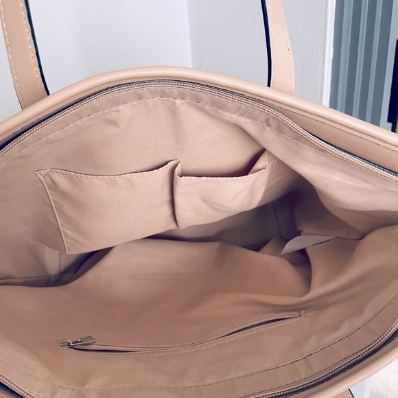 Van Heusen Tote - Picture 2 of 8